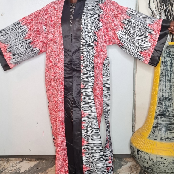 Red and black Ankara Komono robe - Picture 3 of 4